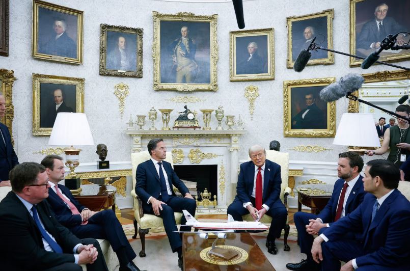 Tổng thống Trump dọa rút khỏi NATO ngay trong cuộc gặp với Tổng Thư ký Rutte