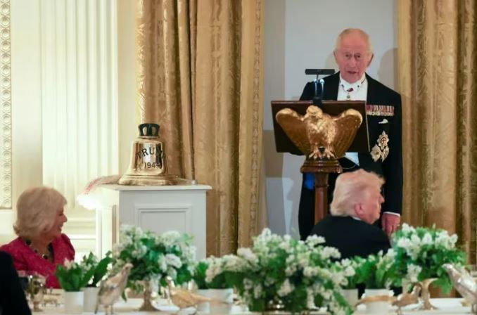 Món quà của Vua Charles và ẩn ý ngoại giao tại Nhà Trắng