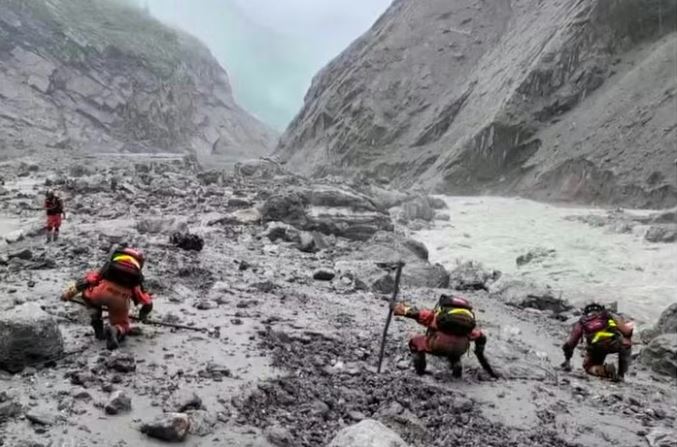 Nepal chật vật cứu hàng trăm người kẹt trong hầm, Trung Quốc khẩn cấp điều chuyên gia hỗ trợ
