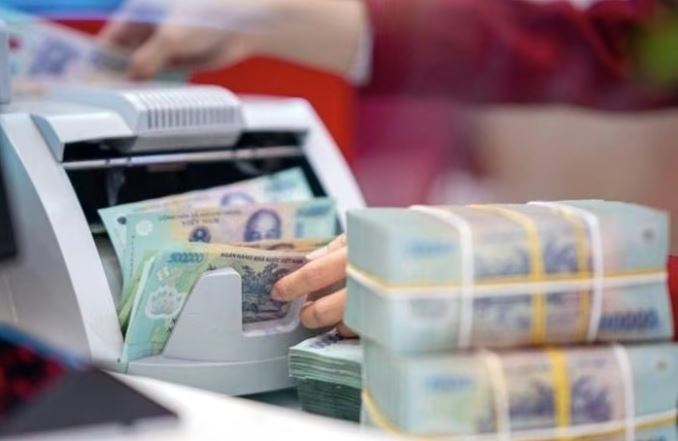 Lãi suất tiết kiệm neo cao, cuộc đua hút tiền gửi chưa hạ nhiệt