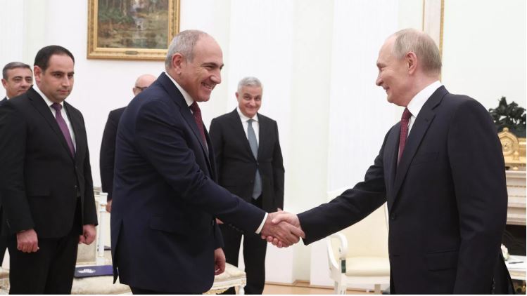 Ông Putin và Pashinyan thảo luận về việc tổ chức trưng cầu dân ý tại Armenia về việc gia nhập EU