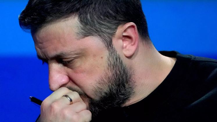 Chuyên gia: Zelensky đồng ý nhượng bộ lãnh thổ dưới áp lực của Mỹ