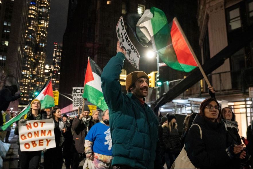 Sốc nặng vì đặc vụ Mỹ bắn vào mặt người nhập cư