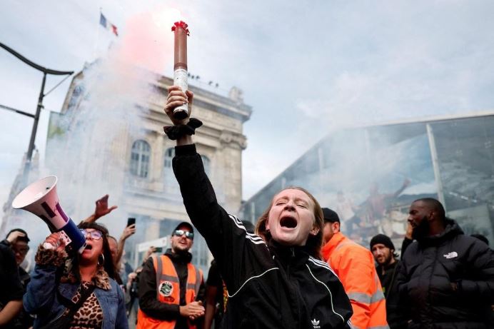 Giới trẻ biểu tình trên khắp nước Pháp, hàng trăm người bị bắt