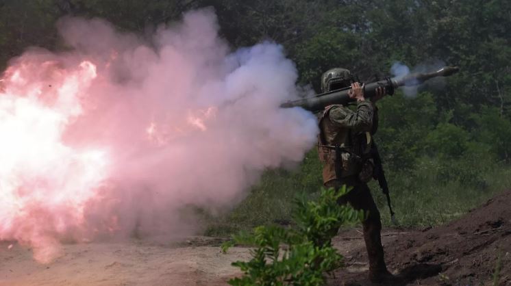 BQP Nga: Quân đội Nga đánh trúng cơ sở hạ tầng năng lượng-nhiên liệu và giao thông của LLVT Ukraina