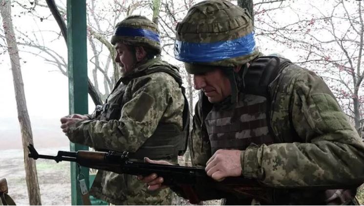 Cỗ máy quân sự của Ukraina suy yếu nhưng giới tinh hoa thà để người dân chết cóng chứ không đầu hàng