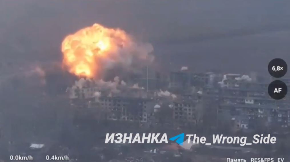 Bom lượn FAB-3000 Nga tấn công cứ điểm thủy quân lục chiến Ukraine ở Donetsk