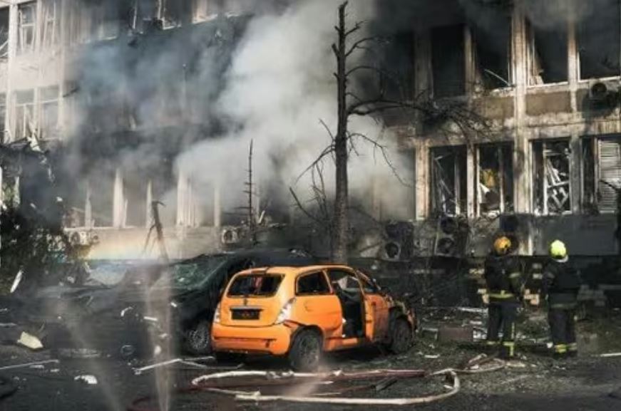 Kiev rung chuyển bởi tên lửa, ông Zelensky gửi thông điệp khẩn tới Mỹ
