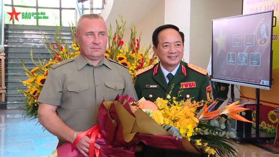 Đại tướng Trịnh Văn Quyết tiếp Tổng cục trưởng Tổng cục Công tác tư tưởng, Bộ Quốc phòng Belarus