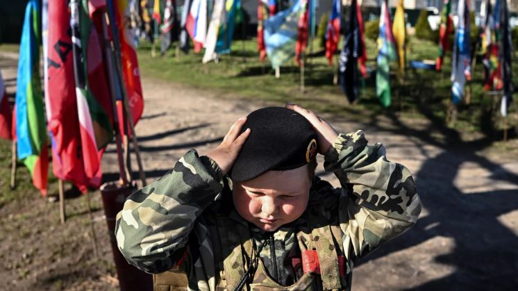 Cậu bé cứu mạng các bạn nhỏ ở Bryansk năm 2023 viết thư gửi các chiến sĩ ngoài mặt trận