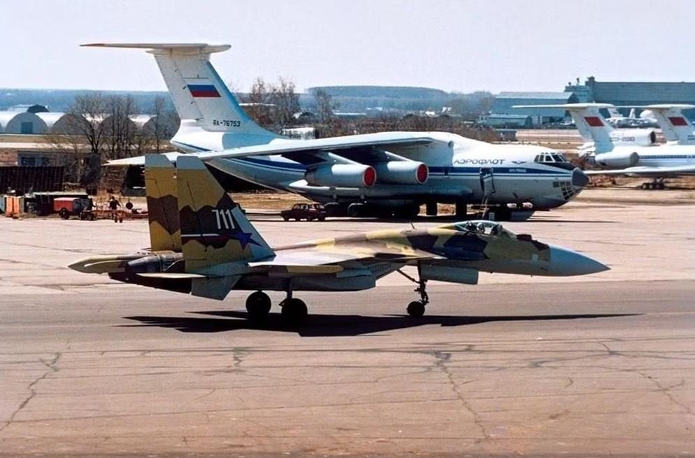 Chiến thắng bị lãng quên: Tiêm kích Su-37 siêu cơ động thực hiện chuyến bay đầu tiên cách đây 30 năm