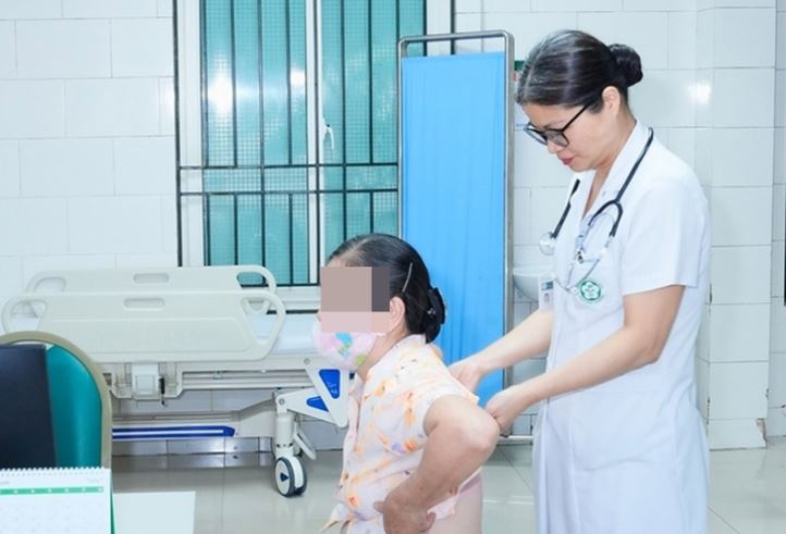 Vợ ung thư phổi di căn, chồng day dứt vì thói quen hút thuốc suốt 30 năm