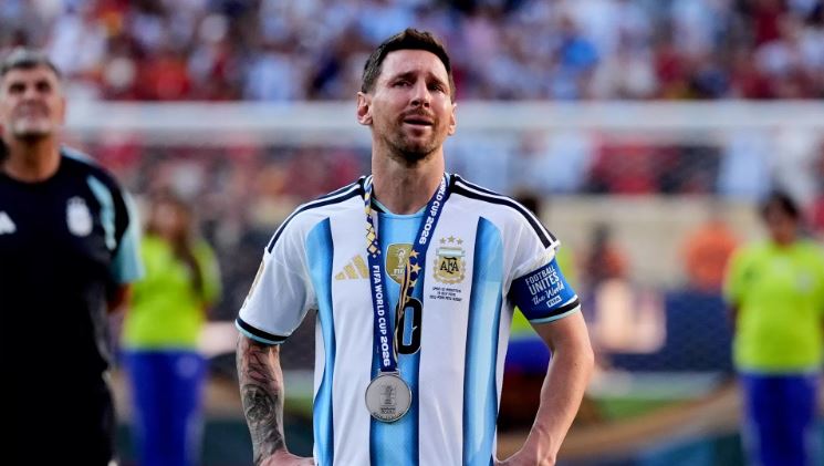 Lionel Messi tuyên bố kết thúc sự nghiệp tại đội tuyển bóng đá quốc gia Argentina