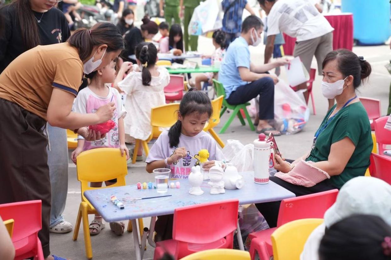 Hơn 2.300 phần quà dành tặng bệnh nhi tại Bệnh viện Nhi Trung ương