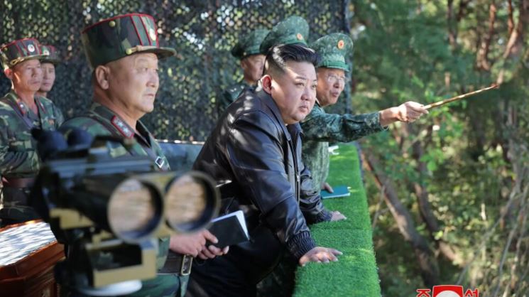 Triều Tiên thử nghiệm vũ khí không người lái dưới sự giám sát trực tiếp của Nhà lãnh đạo Kim Jong-un