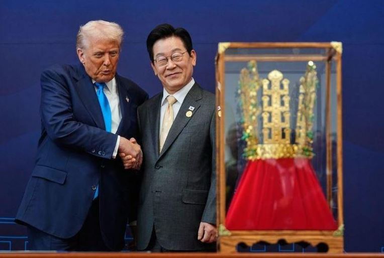 Điểm danh các món quà 'độc lạ' Tổng thống Trump nhận được trong năm 2025