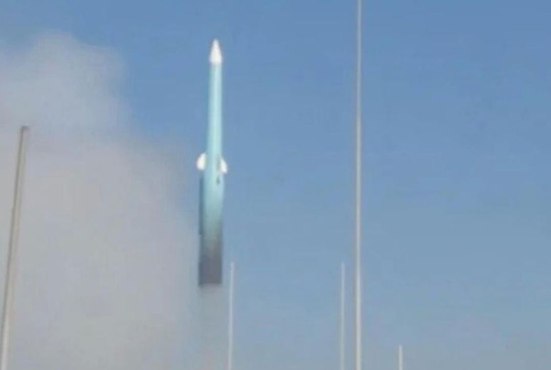 Hình ảnh đầu tiên Trung Quốc phóng tên lửa siêu vượt âm, phá hủy mục tiêu bí ẩn