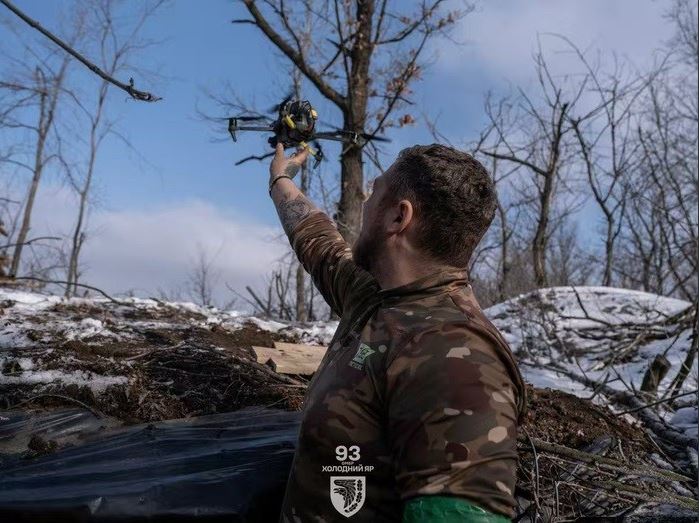 Lữ đoàn 102 bị đánh tan tác hoàn toàn, sở chỉ huy bị chiếm trong 20 phút