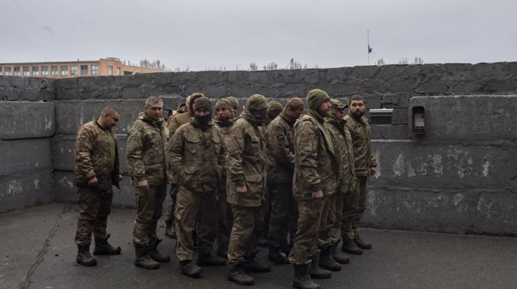 Người lính Nga một mình bắt giữ tám binh sĩ Ukraina tại DNR