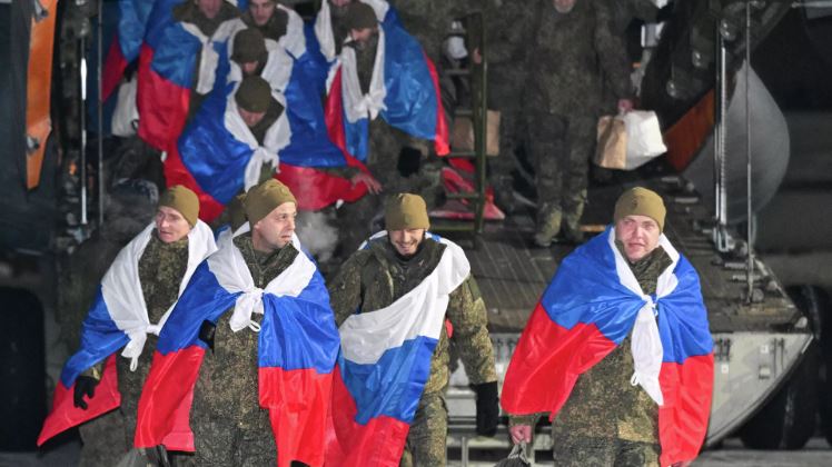 Bộ Quốc phòng Nga: 200 binh sĩ Nga bị giam giữ ở Ukraina trở về, phía Ukraina nhận 200 tù binh