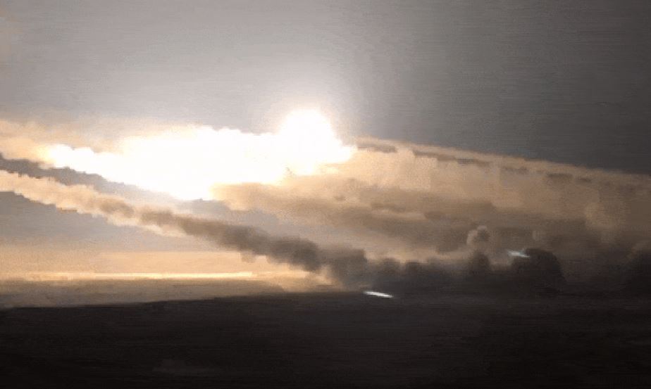1.500 UAV xuất kích, Nga nã hàng chục tên lửa SS-N-33 –Mục tiêu trọng yếu của Ukraine nghi bị đánh trúng, cột lửa cao hàng km