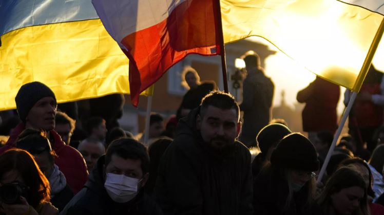 Các nghị sĩ châu Âu yêu cầu tước bỏ Huân chương Danh dự của EU đối với Zelensky