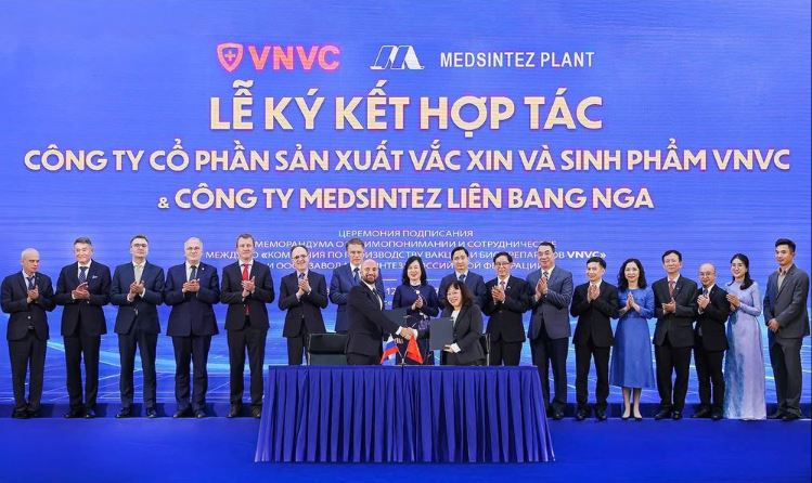 Nhà máy vắc xin VNVC nhận chuyển giao công nghệ sản xuất thuốc tiên tiến từ Nga