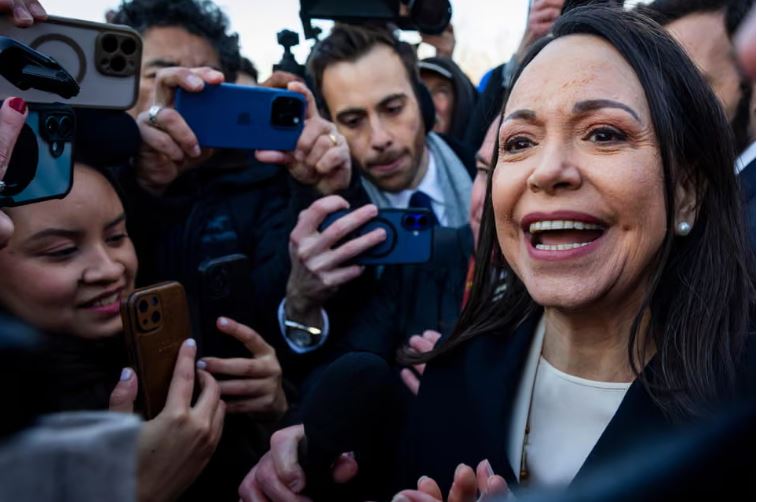 Lãnh đạo phe đối lập Venezuela tặng ông Trump huy chương Nobel hòa bình