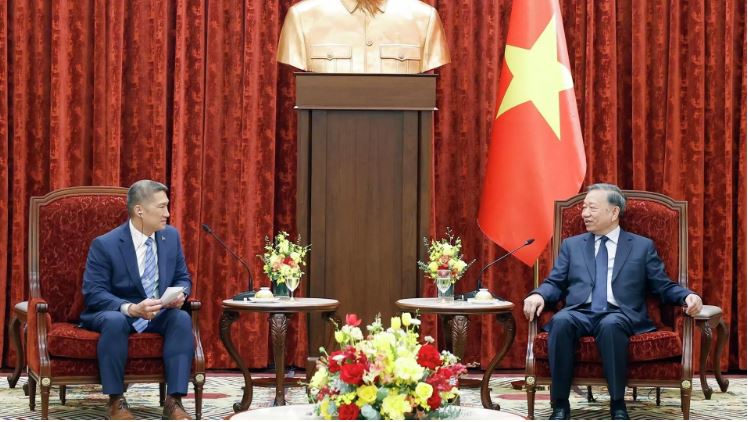 Toan tính của Mỹ đằng sau chuyến thăm Việt Nam của Quyền Bộ trưởng Hải quân Hùng Cao
