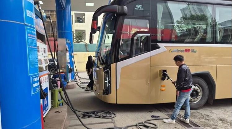 Giá xăng dầu tại Việt Nam tăng vọt do chiến sự Mỹ - Iran