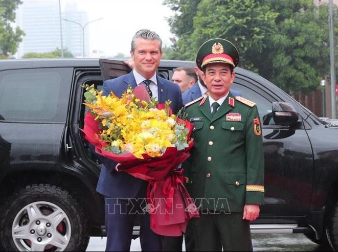 Bộ trưởng Bộ Chiến tranh Hoa Kỳ thăm chính thức Việt Nam