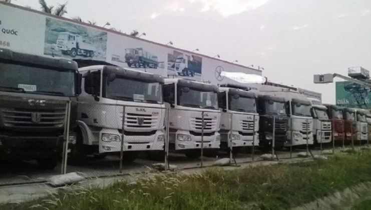 Đoàn xe tải Trung Quốc tự lập tuyến, tự qua cửa kiểm soát ở biên giới Việt Nam