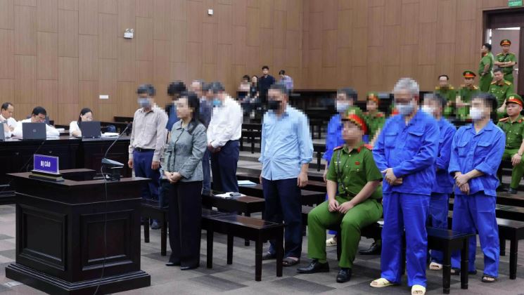 Bà Nguyễn Thị Kim Tiến từ chối 2 luật sư ngay trước giờ xét xử