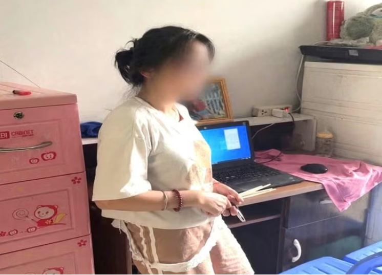 Đột kích bắt quả tang người phụ nữ gọi hàng nghìn cuộc điện thoại, giăng bẫy 'nhận tiền an sinh'