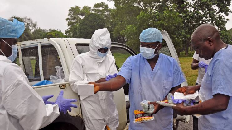 Bác sĩ liệt kê các triệu chứng của sốt Ebola