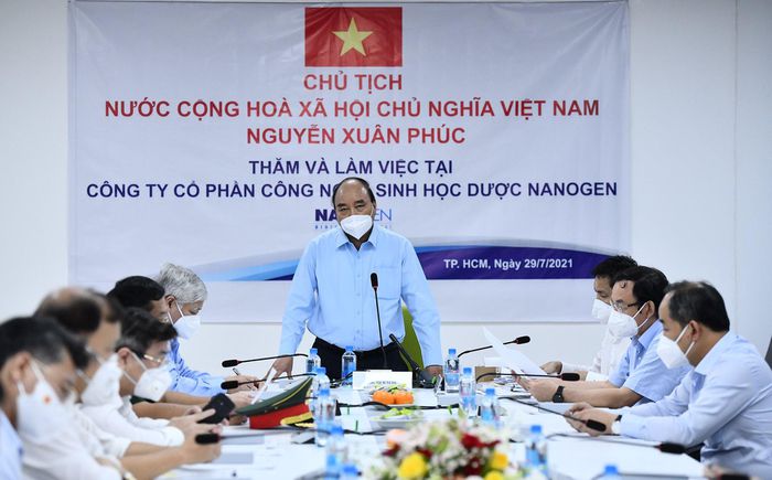 Chủ tịch nước đề nghị sớm cấp phép vaccine trong điều kiện khẩn cấp