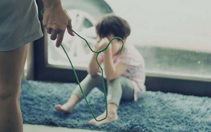 Bé gái 9 tuổi ở TP.HCM nghi bị 'chị dâu' bạo hành, trên người đầy vết thương
