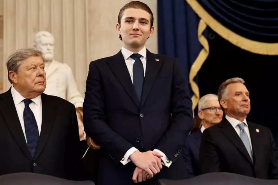 Diện mạo Barron Trump trong lễ nhậm chức của cha