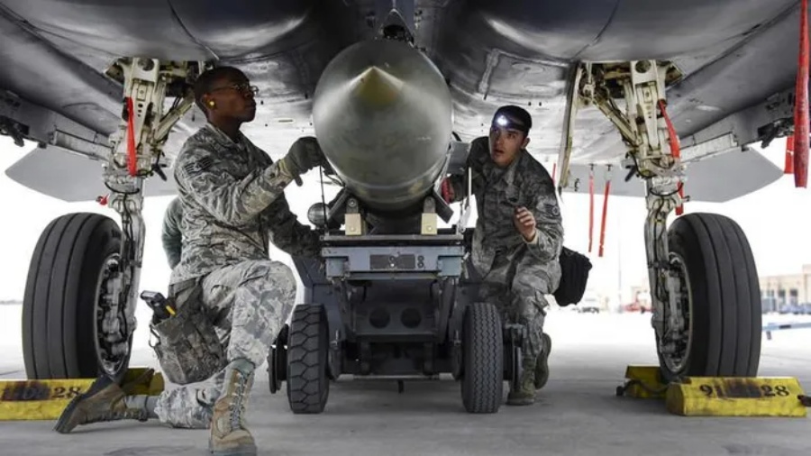 Ông Trump 'bật đèn xanh' cung cấp hàng nghìn quả bom hạng nặng cho Israel