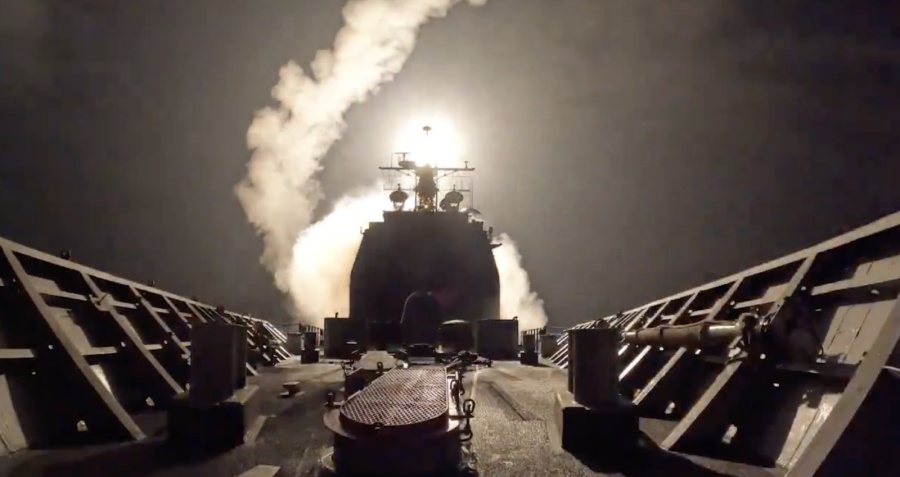 Houthi tấn công tàu sân bay Mỹ để trả đũa khi Washington quyết định 'không kích không ngừng nghỉ'