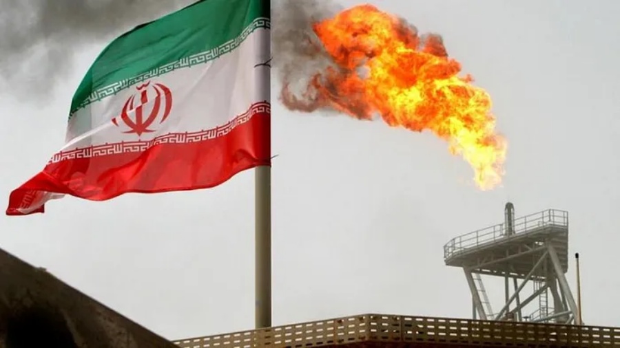 Ông Trump nhắm mục tiêu vào dầu của Iran nhưng vẫn để ngỏ cánh cửa đàm phán