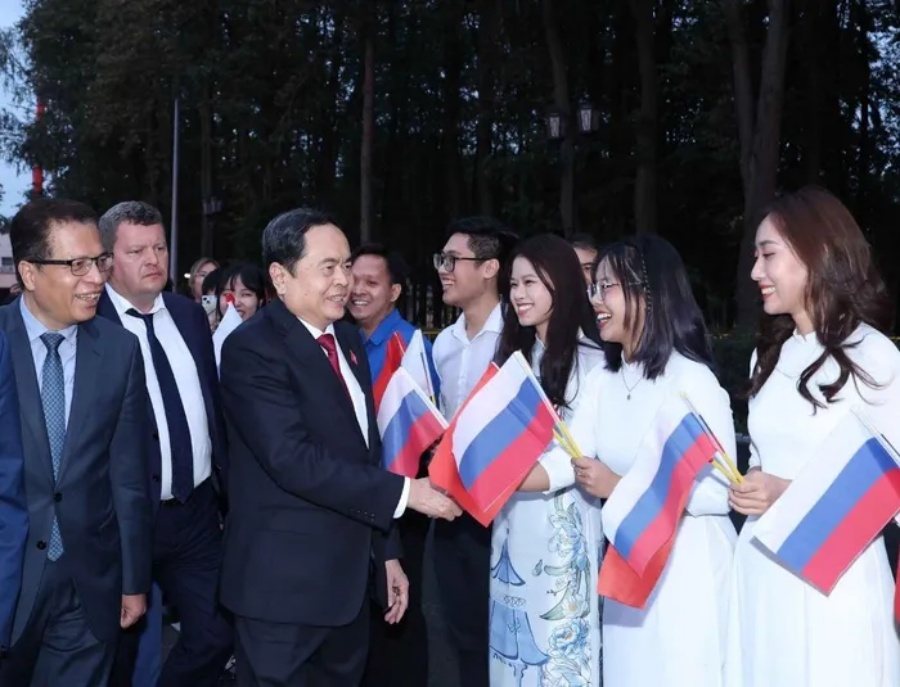 Lễ tiễn Chủ tịch Quốc hội Trần Thanh Mẫn tại sân bay của Liên Bang Nga