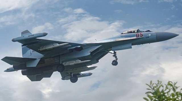 Tên lửa R-77M mới là chìa khóa giúp Su-35 Nga bắn hạ F-16 Ukraine?