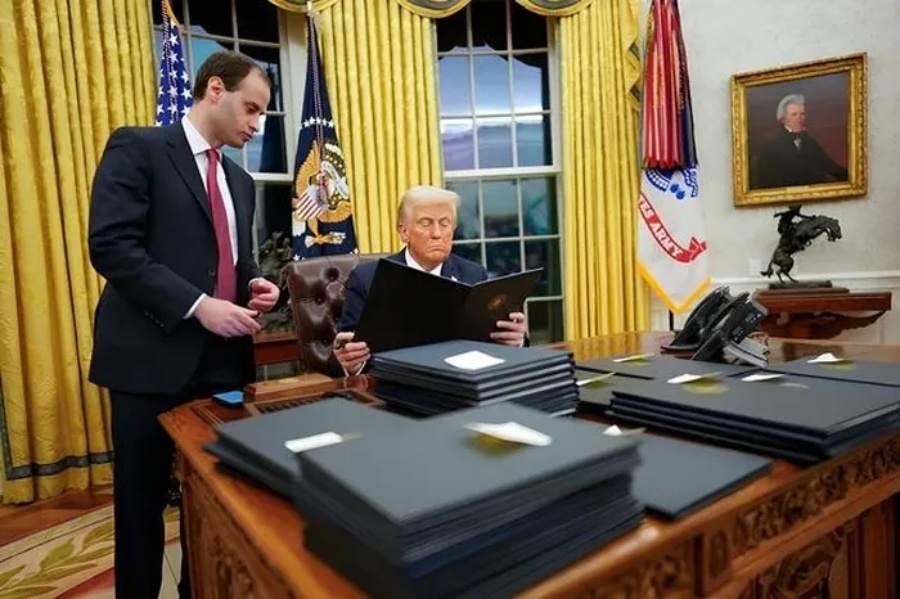 Tổng thống Trump 'nổ súng cảnh cáo' thuế quan vào Trung Quốc, Mexico, Canada, EU