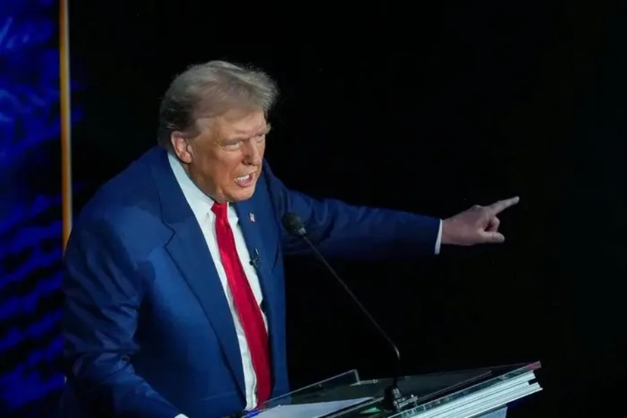 Ông Trump: 'Đó là cuộc tranh luận ba chọi một'
