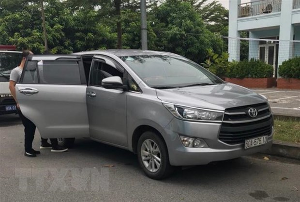 Lào Cai bắt giữ 2 xe chở 10 người Trung Quốc nhập cảnh trái phép