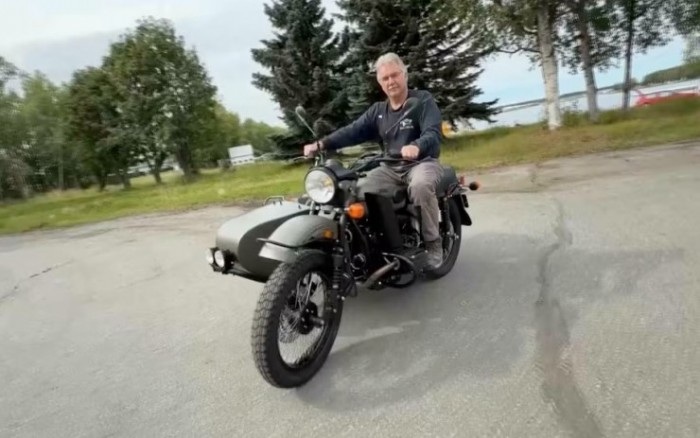 Tổng thống Nga Putin bất ngờ tặng xe máy cho người đàn ông ở Alaska