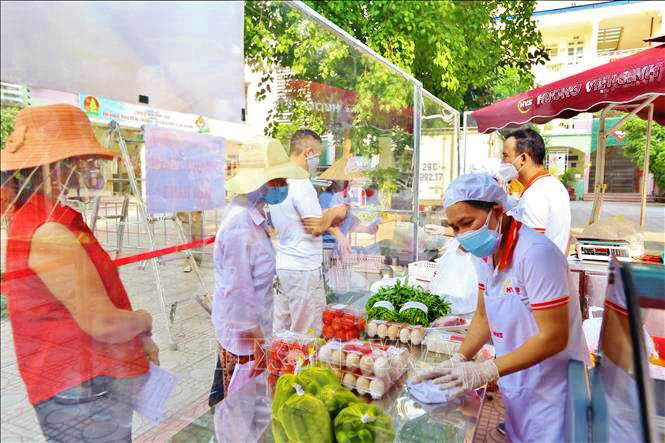 Hà Nội thêm 21 trường hợp dương tính mới, trong đó có quản lý và nhân viên siêu thị