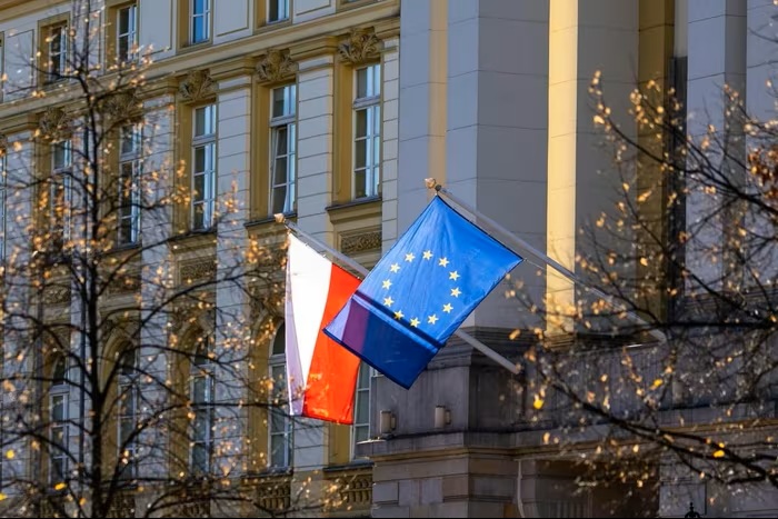 Bộ Ngoại giao Ba Lan khuyến cáo công dân rời khỏi Nga