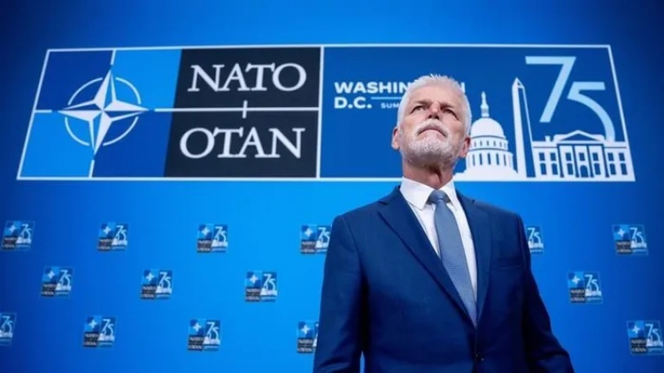 Tổng thống CH Séc nói Ukraine nên 'thực tế' hơn về vấn đề lãnh thổ